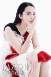姚晨曼妙身姿登杂志开年封面 长腿红唇婀娜多姿