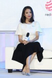 張梓琳孕后首度亮相顯圓潤 小腹微凸雙下巴明顯