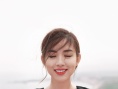 张梓琳海边大片风情万种 长发披肩显妩媚动人
