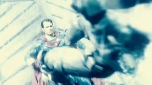 《蝙蝠侠大战超人》官网宣传视频 英雄战气势磅礴