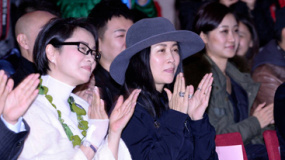 韩红退伍后创业众星捧场 那英毛阿敏李晨齐亮相