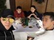 林依輪一家海外度假 長(zhǎng)子林子濠合影“小雀斑”