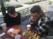 林依輪一家海外度假 長子林子濠合影“小雀斑”