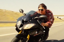 《碟中谍5》精彩片段 阿汤哥摩托跑车不停歇追车