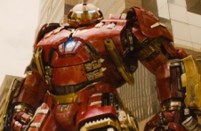 《复仇者联盟2》精彩片段 反浩克钢铁侠压制浩克