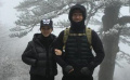劉翔吳莎臘八節(jié)登山游玩 親密合影大秀恩愛