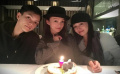 張韶涵過34歲生日曬慶生照 姐弟三人神撞臉