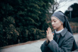 韓國(guó)新片《雪行》發(fā)布劇照 樸素淡飾演純真修女