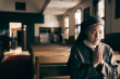 韓國(guó)新片《雪行》發(fā)布劇照 樸素淡飾演純真修女