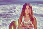 赛琳娜·戈麦斯变瘦拍写真 海滨写真大秀好身材