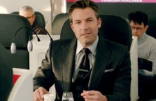 《蝙蝠侠大战超人》超级碗宣传片 哥谭市夜景迷人