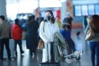 楊冪、劉愷威同框現(xiàn)身機(jī)場(chǎng) 夫妻過年團(tuán)聚秀恩愛