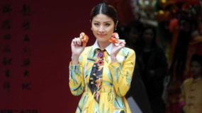 陈慧琳穿嫩黄裙亮相变少女 收到情人卡很惊喜