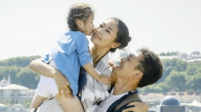 《奔爱》“三角恋”特辑 梁静遭遇爱情“轰炸”