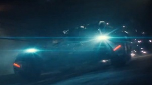 《蝙蝠侠大战超人》片段 小本驾蝙蝠车华丽出击