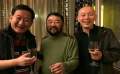 《頑主》主創(chuàng)重聚 葛優(yōu)梁天舉杯暢飲馬曉晴獻(xiàn)吻