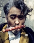 吴秀波吃糖葫芦串巷子 绅士格调碰撞老北京文化