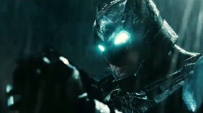 《蝙蝠侠大战超人》精彩片段 两大英雄雨中激战
