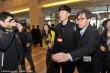全國(guó)政協(xié)委員姚明、劉翔報(bào)到 大批記者追隨采訪