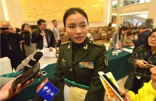 陈思思两会提案关注广场舞 亲自感受广场舞