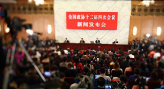 63期：全國兩會(huì)拉開帷幕 張晉苦練詠春戰(zhàn)“葉問”