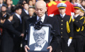葛存壯告別式舉行 葛優(yōu)懷抱父親遺像神情悲痛