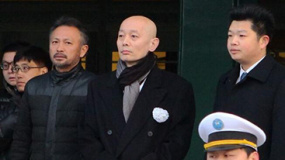 葛存壮追调会举行 葛优捧父亲遗像神情肃穆