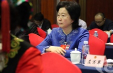 “两会”女委员们畅聊电影 为妇女节日送祝福