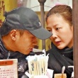 何润东与交往8年女友结婚 娇妻亲手设计结婚手环