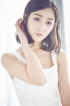 张维娜拍清纯硬照写真元气满满 小鲜花气质纯净