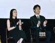 《家族之苦》首映见面会 妻夫木聪献花苍井优