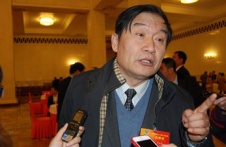政协委员王兴东的两会生活 提案保护电影著作权