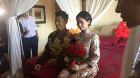 吴奇隆刘诗诗婚礼全家福 婆婆送给儿媳三金