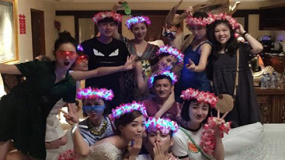 戴花环闹洞房 袁弘发“隆诗”婚礼ending pose