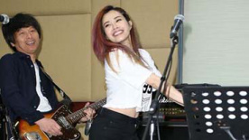 徐怀钰积极复出 变身性感女神和乐队近身热舞
