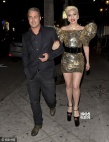 Gaga30岁生日派对美成“金蝴蝶” 霉霉深V来捧场