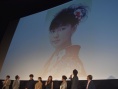 《奇怪的她》首映 多部未华子现场检验“20岁脸”