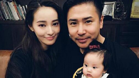歐弟獲贊“新晉國民岳父” 女兒裹頭巾發(fā)呆可愛