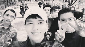 昌珉始源東海假期一同賞櫻 擺勝利手勢(shì)顯歡樂(lè)