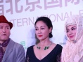 王姬霸氣亮相紅毯 低胸黑裙性感豐腴美人不老