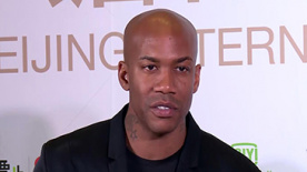 后台：马布里秀潮鞋 瓦尔兹称见证中国电影发展