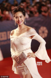 “紫霞仙子”朱茵亮相 一袭落地长裙女神范十足