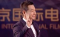 赵文卓剪刀手卖萌 《战神戚继光》饰演民族英雄