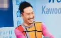 港綜藝男主持人嘴對(duì)嘴傳蟲 鄭中基忍笑拍下