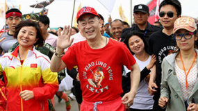 “不老男神”影坛忙不停 六小龄童领跑马拉松
