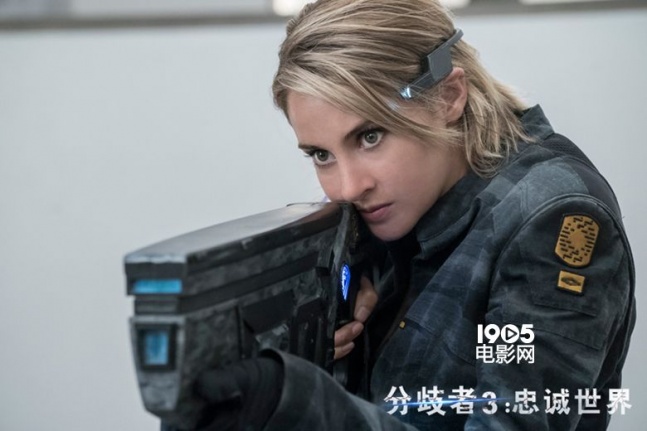 分歧者3曝中国独家海报老四与翠丝整装待发