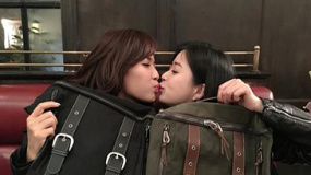 蒋欣过生日收“安迪”刘涛玫瑰与贺卡 基情满满