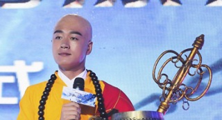 佟大為新片“榮升”外公 為百變穿衣造型發(fā)愁
