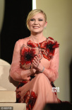 评审团成员亮相 克里斯汀·邓斯特大花裙尽显优雅