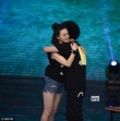 曹贵人录节目丸子头可爱 被赵英俊求婚感动落泪